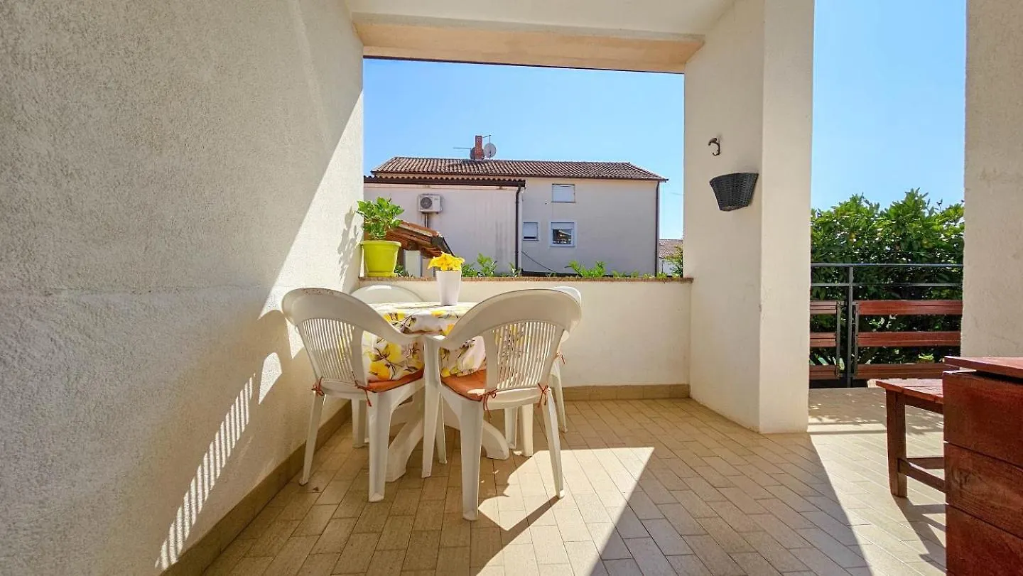 Enrica Apartment Novigrad