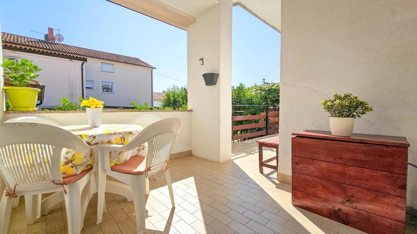 Enrica Apartment Novigrad